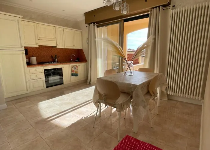 L'orizzonte Apartment *