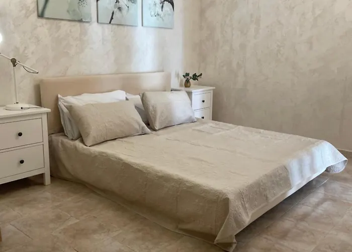 L'orizzonte Apartment *